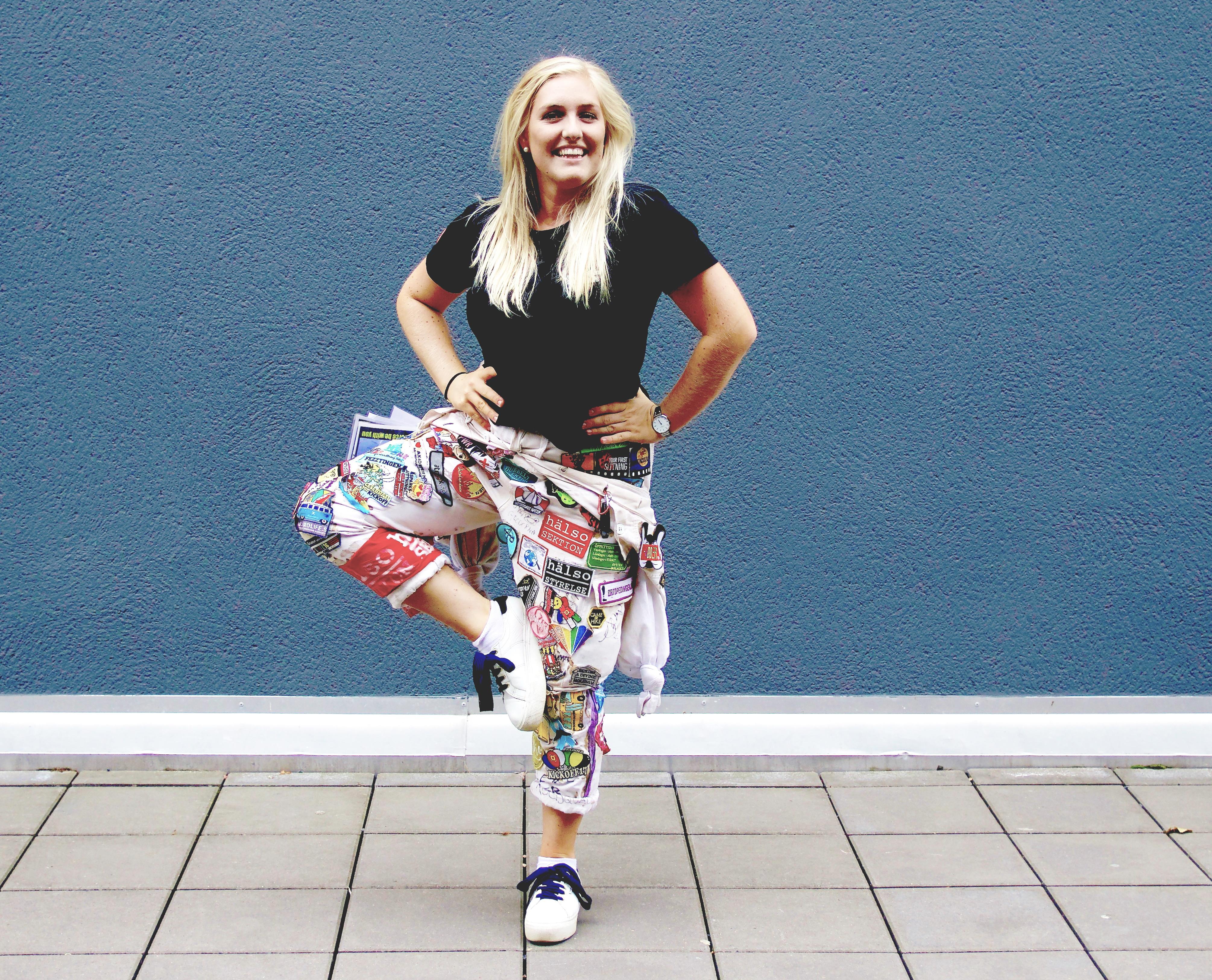 Josefin i sin studentoverall