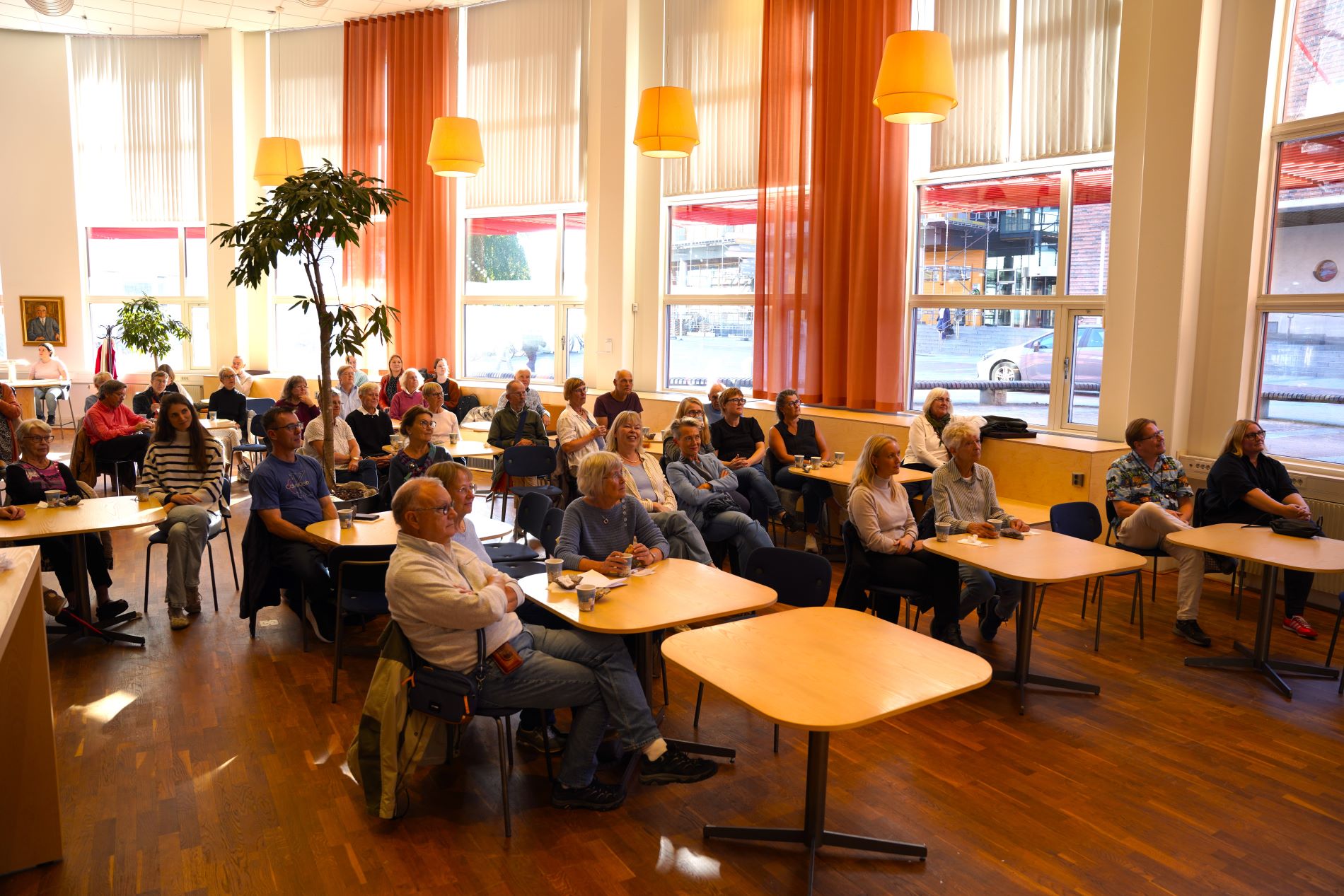 Folk på föreläsning.